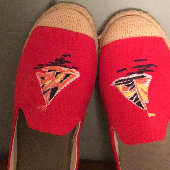 Red flats. - Picture 2 of 3